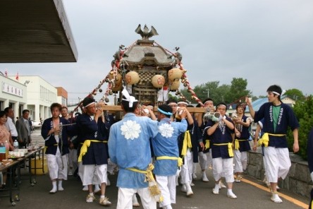 二日間かけて町中を練り歩く夏の祭「寿都神社例大祭」