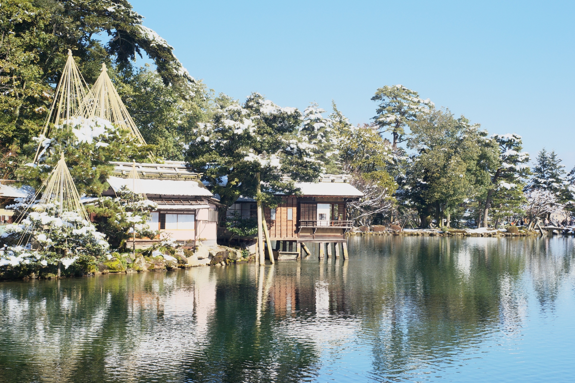 石川県金沢市の「兼六園」。日本三名園としてよく知られています