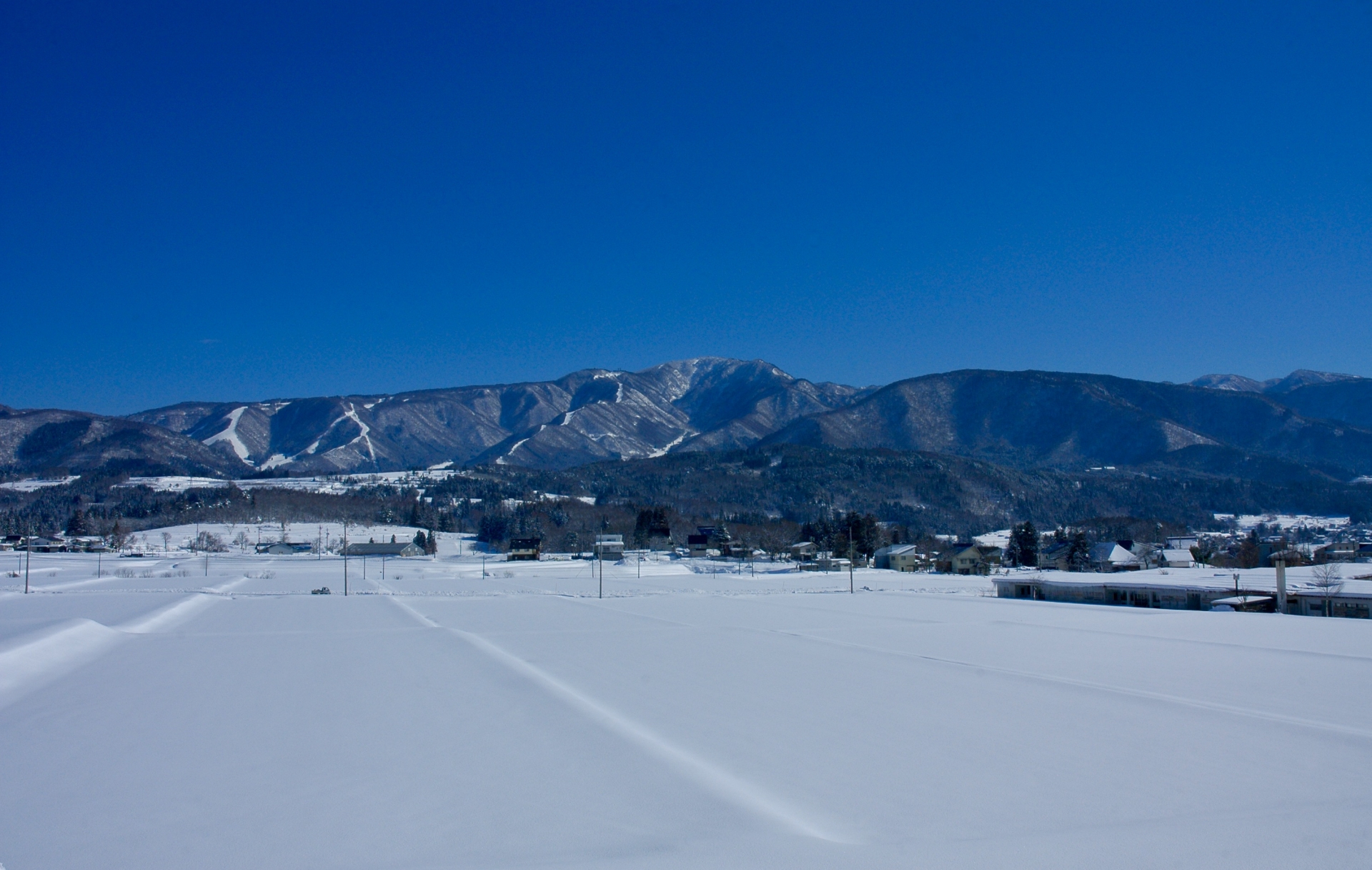 長野県飯山市の冬の風景です