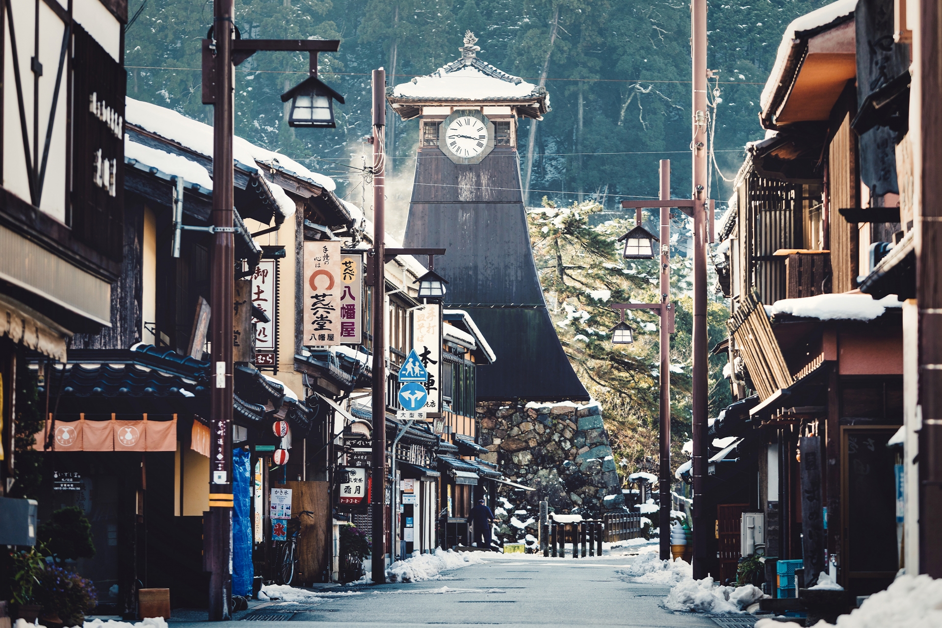 兵庫県豊岡市出石町の「辰鼓楼」。明治4年に建てられた日本最古年の時計台です。