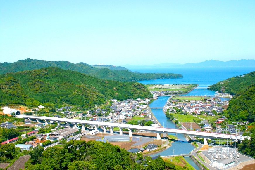 津奈木町風景(新幹線)