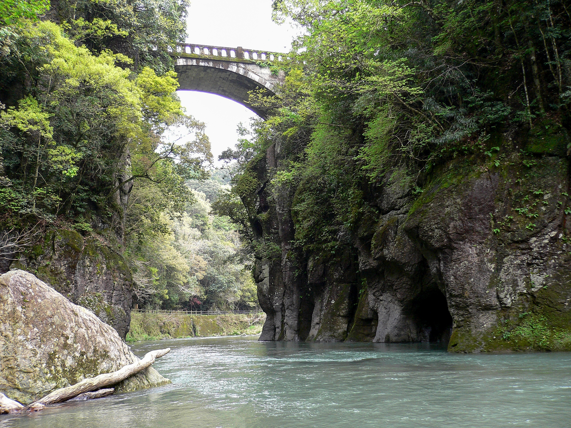 宮崎県小林市の「三之宮峡」。「遊歩百選」にも選ばれています