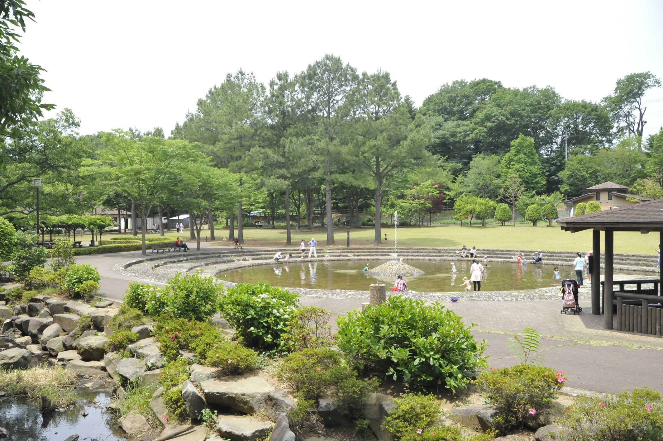 水と緑の憩いの場『鳩山町　農村公園』