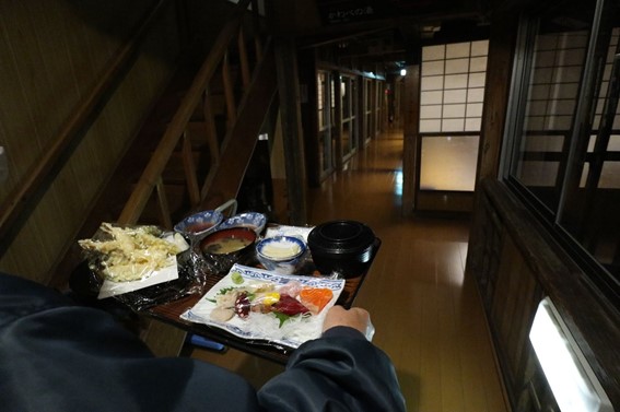 「やはぎ」の料理を部屋に運んで食べることもできる