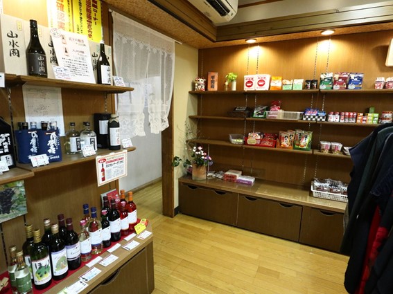 「湯治屋」の売店
