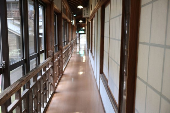 「湯治屋」の廊下