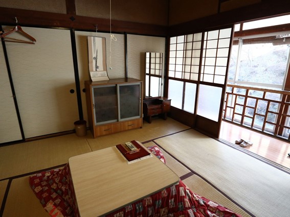 湯治場らしさ満点 「本館」の客室