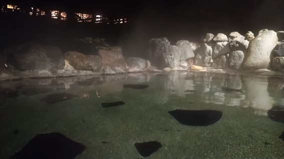 夜の「大沢の湯」